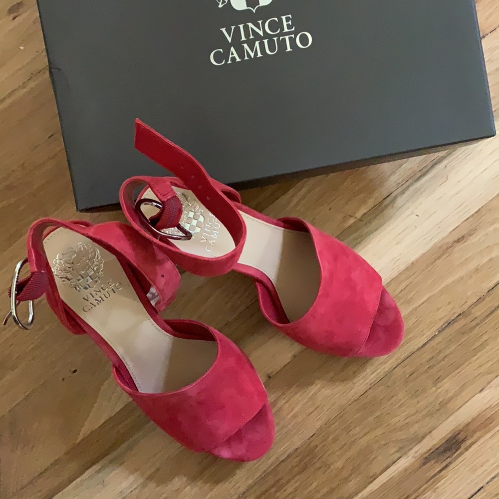 ✨Vince Camuto red pumps✨ - Picture 4 of 7